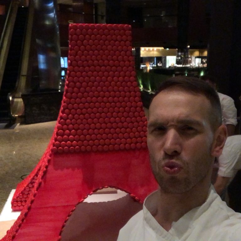 erwan_tokyo_tower_macarons